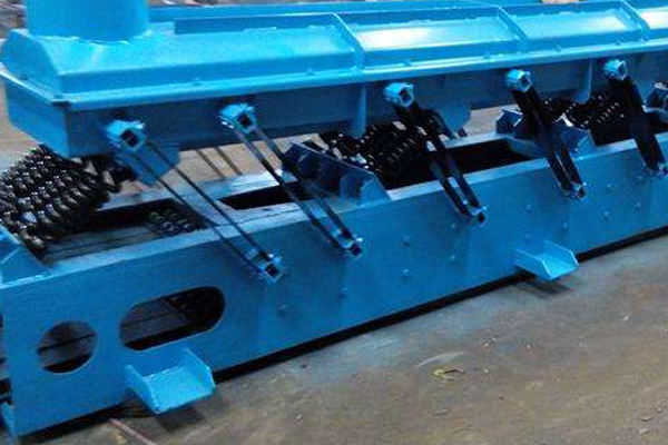 完全平衡式振動(dòng)輸送機(jī)（連桿式振動(dòng)輸送機(jī)）的技術(shù)優(yōu)勢(shì)與用途